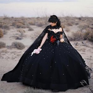 Robes de mariée gothique noire avec longue enveloppe 2024 hors de l'épaule Longue robes de mariée en tulle
