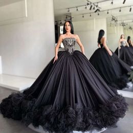 Black Ball Jurk Prom Dresses Piks Appliques Strapless Mouwess Bateau Neck Lace Ruffles Chic feestjurken Sweep lengte trein plus maat op maat gemaakt 0431