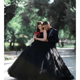 Zwarte baljurk wegen jurken sexy spaghetti tule bruidsjurken plus maat gezwollen backless sweep trein trouwjurk 156 0510