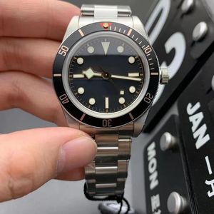 Black Bay horloge Bezel Zwarte wijzerplaat Automatisch mechanisch uurwerk Tweedehands roestvrijstalen herenpolshorloge