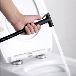 Pulvérisateur de nettoyage de bidet noir ensemble vanne en laiton massif et carrosserie et shattaff dystime de toilette de salle de bain