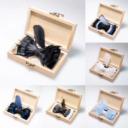 Zwart Blue Solid 2023 Feather Bow Tie handgemaakte herenbroche houten doos sets huwelijksfeest cadeau jemygins ontwerp 240415