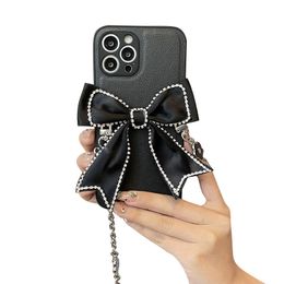 Black Bow Diamond Cell de t￩l￩phone portable Case de longe en m￩tal en m￩tal pour pomme 13 iPhone12 11 14 Back Cover Cha￮ne PU Le cuir Covers de cuir