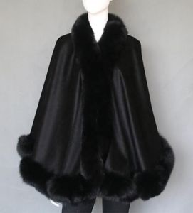Black Bridal Winter Wedding Cloak Cape Cape avec une fausse fourrure Long Satin Bridal Winter Cap Custom Made8806294
