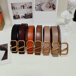 Cinturón de diseñador para mujer marrón negro Cinturones de cuero para hombre simple 2.5 cm latón letra v hebilla ceinture homme negocios causal jeans cintura decorar cinturones de lujo