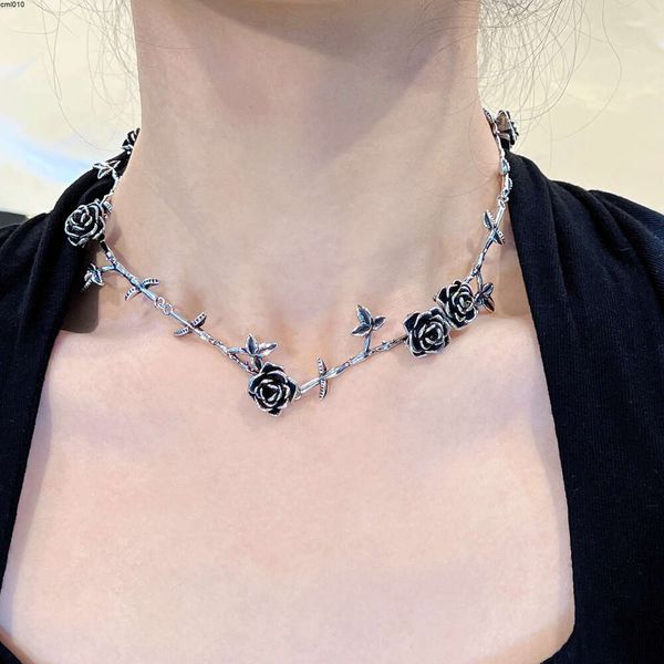 Collier camélia noir avec chaîne de collier pour femmes, sens de haute qualité, industrie lourde, ras du cou, doux et cool, fille épicée, tendance Va1f