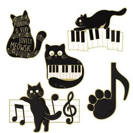 Pin esmaltado de música de gato negro, lindo instrumento Musical, notas, broche de Piano, insignia, regalo para amigos, accesorios para mochila al por mayor