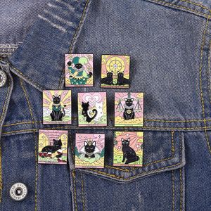 Gato negro Tarot esmalte Pin broches dibujos animados Punk Animal insignia Metal solapa ropa mochila bruja tarjeta Goth joyería amigos regalo de Halloween