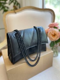Bolsa de cadena negra Diseño de almejas para mujeres Diseñador de lujo de un hombro Bag de hombro Bolso de reloj de arena de cuerpo 5A Cuero de calidad