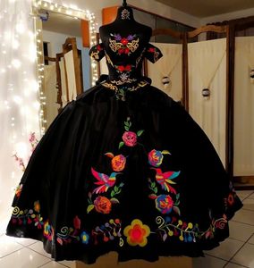 Robes de Quinceanera brodées Charro noires avec châle à lacets, gros nœud, robes de princesse de 15 ans, robes de bal douces 16 XV