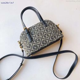 Black Classic Handbag Designers européens et américains Nouveaux sacs féminins Presold Jacquard Multifonctionnement du vent ToTe Wear Fee Hand Hand CrossbodyLB13 136V7