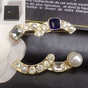 Brooches Black Crystal Brooch Brooch Brand LETTER PINS INCLAY PEARL 18K PIN GOLD VOGUE FOMMES JIANIR CLASSES CLASSES CHARMES MARIAGE ACCESSOIR DE CADE