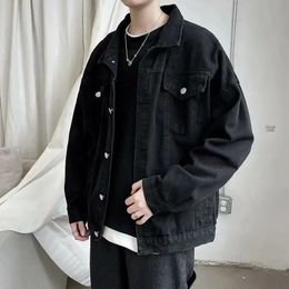 Black Denim Short Jacket Men Jeans Jacket Coats Casual Windbreaker Poches Sauthes Bomber Streetwear Man Vêtements Outwear 240420
