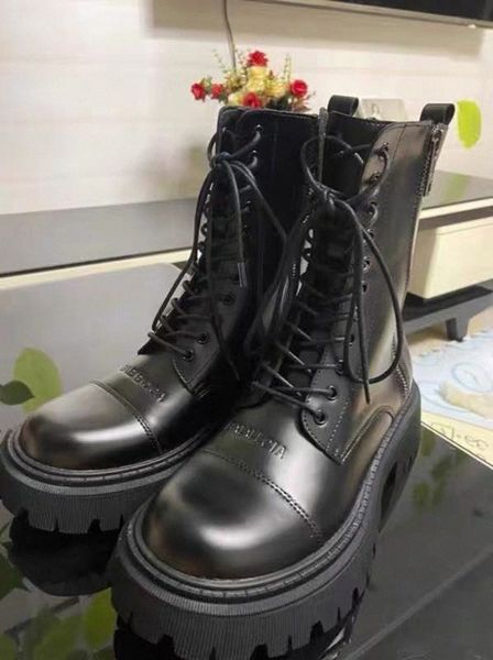 Botas de diseñador negras para mujer Zapatos de moda de cuero negro Clásico para mujer para hombre Martin Nieve Invierno Media bota Botas de diamantes Primavera limitada Zapato australiano París B9-2