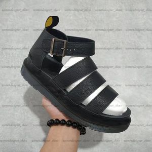 Black Designer Gladiator Sandals Fashion Matte Patent Leather Platform Sandle Front Zipper Summer Men Femmes Sandale Chaussures Taille 36-43