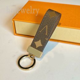Zwarte ontwerper Keychain Leather Dragonne Fashion Key Ring Portachiavi Creative Valentine S Day Gift Kaar metal onderdelen Luxe Key Chain Beautiful Roze PJ047 C23