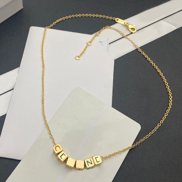 Collares de diamantes negros cadenas Pendantes de diseño Choker Mujeres Carta de marca de alto grado 18K Gold Copper Men Collar Pearl Collar de joyas de boda