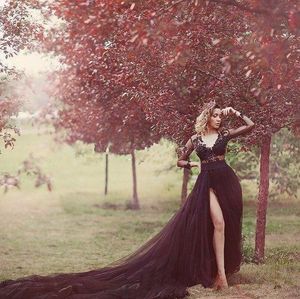 Zwarte jurken Gothic Long Illusion Sleeves Chapel Train Lace Applique 2020 V Neck Side Slit Custom Made Wedding Bridal Jurk