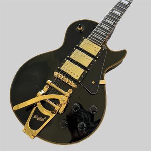 Guitare électrique noire, configuration pleine hauteur, trois micros, grand joystick, spectacle de rock