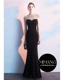 Vestido de noche negro sirena de la industria pesada de alta gama falda larga elegante y delgada noble y lujosa con banquete aplicado