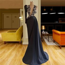 Robes de soirée noires à manches longues perlées à la main fleurs femmes dubaï tenues de soirée formelles 2021 robe de soirée personnalisée