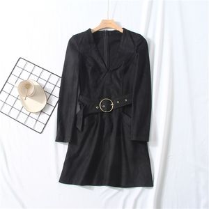 Robe en simili cuir noir pour femmes peau de daim Sexy à manches courtes moulante fête PU Vintage ceintures col en v femme 210428