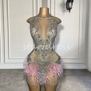 Filles noires diamants robes de bal 2024 Voir à travers une mini robe de soirée courte illusion en cristal plume robe cocktail sans manches