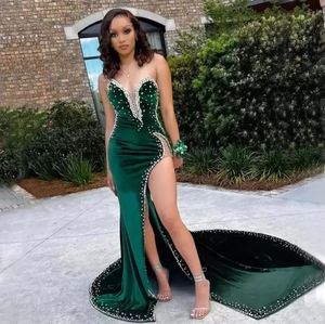 2023 prachtige zeemeermin prom jurken kralen plunging nek zijkant gesplitst fluweel strass Rhinestones prachtige jurken vegen trein plus size formele slijtage