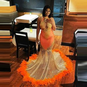 Zwarte meisjes Orange Mermaid Prom Dresses Sexy See Through Halter Feather Sweep Train Aso Ebi Avondjurken Afrikaanse feestjurk