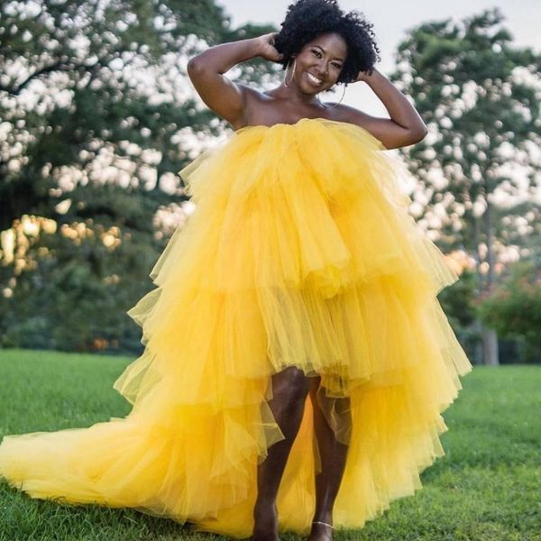 Black Girls Yellow Prom Dresses Strapless High Low Tiered Ball Gown Vestido de noche African Dubai Photo Shoot Vestidos de cóctel Vestidos por encargo