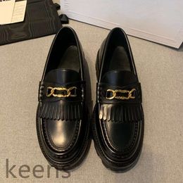 Mocassins à pampilles en chaîne en or noir en cuir véritable chaussures plates d'un pied chaussures augmentant la hauteur des femmes chaussures formelles de créateur de luxe