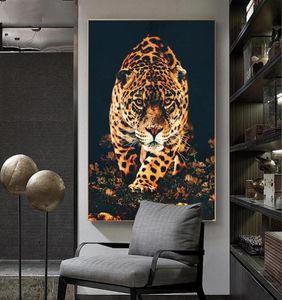 Zwarte gouden leeuw tijger papegaai onder bloemen luxueuze dierenposter moderne kunstcanvas schilderij voor woonkamer muurdecoratie2431675