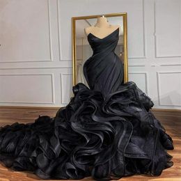 Vestidos de novia de sirena gótica negra 2022 Tren de la catedral Organza con cordones Corsé Princesa Volantes Falda Vestidos de novia de talla grande 299e