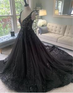Robes de mariée gothiques noires robes avec bretelles col en V à lacets dos dentelle pailletée tulle non blanc robe de mariée vintage