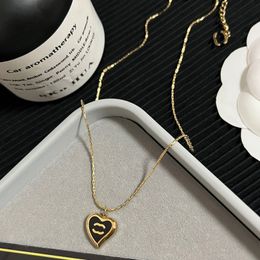 Collier pendentif de luxe en forme de cœur noir, cadeau de créateur de Boutique, bijoux de charme d'automne pour filles, longue chaîne de noël romantique magnifique