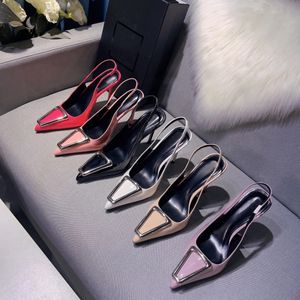 Tacones negros altos tacones delgados para mujeres 2024 diseñador de moda nuevo metal cuadrado hebilla de metal puntiaguda popular zapatos simples sandalias de los dedos de los pies de la gorra de las damas reales