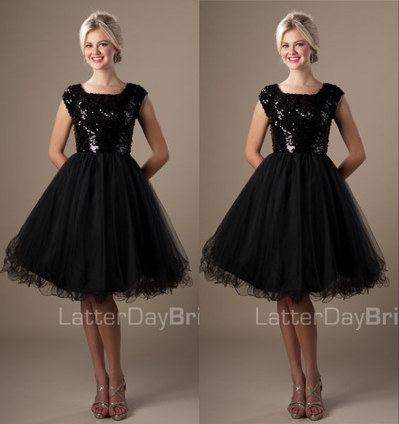 Robes de cocktail modestes courtes juniors noires avec manches courtes col carré à lacets dos jupe en tulle gonflée robes de bal courtes paillettes