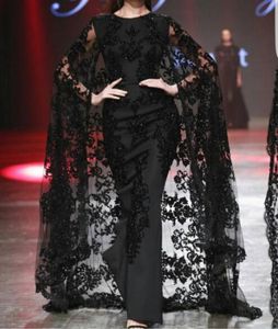 Black Lace Applique Arabische Dubai Prom -gelegenheid jurken met Cape 2019 bescheiden modeploeg volledige lengte Yousef Aljasmi avondjurken2804773