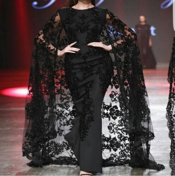 Black Lace Applique Arabic Dubai Prom Occasion Robes avec Cape 2019 Modest Fashion Crew Full Longueur Yousf Aljasmi Robes de soirée6215823