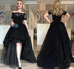 Robes de soirée de cocktail en dentelle noire haute haute basse longueur 2020 de l'épaule manches courtes princesse robe de bal de bal d'étudiant robe de graduation