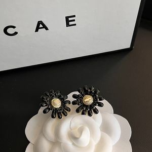 Boucles d'oreilles exquises de fleurs de luxe noires, cadeaux de famille pour filles, boucles d'oreilles d'amour de styliste, nouvelle marque de luxe, bijoux, boucles d'oreilles avec logo classique de noël