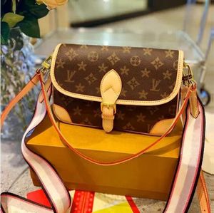 Zwarte luxe handtassen en portemonnee dames pu lederen messenger schoudertas plaid vrouwelijk crossbody tas kwast gewatteerd merk