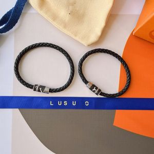 Bracelet en cuir de luxe noir bracelet en cuir concepteur de conception classique des cadeaux d'amour d'anniversaire Bracelet Bijoux de mariage de haute qualité