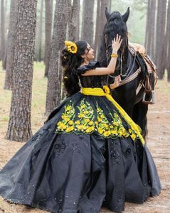 Robe de luxe noire princesse Charro Quinceanera, épaules dénudées, avec des appliques florales, Corset, robes de bal, 15 quinceanera, 2024