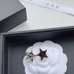 Zwarte luxe ster Earring Boutique Style Charm Ear Stud Hoogwaardige Love Gifts Sieraden Earring Doos Verpakking Nieuwe dames Stud -oorbellen