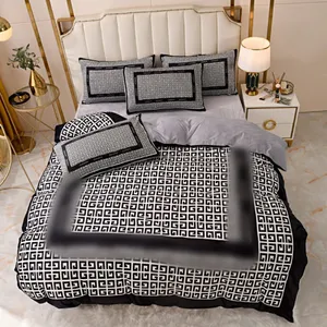 Zwarte Luxe winter koningin designer beddengoed set letter patroon gedrukt fluwelen dekbedovertrek laken met 2 stuks kussenslopen warm queen size mode dekbedden sets