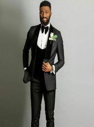 Black Mens Wedding Tuxedo Groom Suits Velvet Châle Blazer Man Blazer pour Prom Party 3 Piece Groomsmen Veste Dernier design WH0617410270