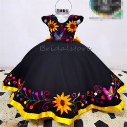 Robes de filles de fleurs mexicaines noires 2024 enfants robes De Quinceanera Mexicanos tournesol broderie Pageant filles robe arc Halloween Caramuza robe pour tout-petits
