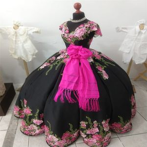 Robes de Quinceanera mexicaines noires 2023 avec motif de fleurs roses appliques dentelle Goth Sweet 16 robes de soirée Vintage Corset Promt robes de 15 quinceanera