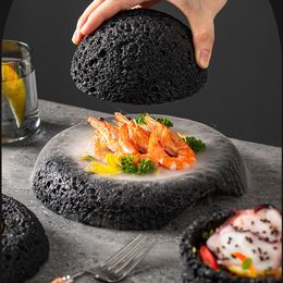 Zwarte moleculaire keukenplaat droog ijs cement rotsgerechten meteoriet planeet sushi diner platen set